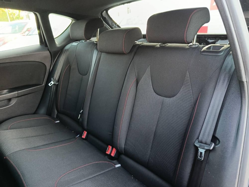 SEAT LEON 2.0 TFSI Cupra 350le! Integrált fejtámlás ülések. Boheme Purple fényezés