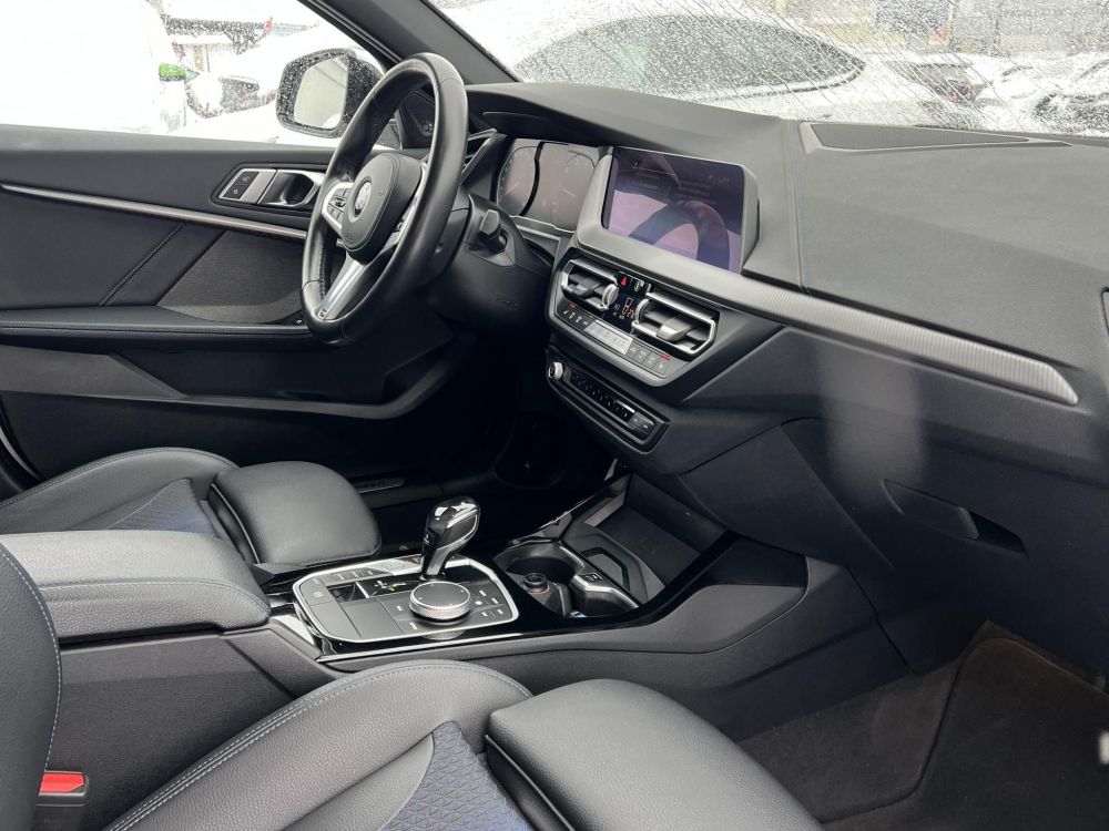 BMW 118i M Sport 70e km. Márkaszervizelt Harman/Kardon Téli/Nyári garnitúra!