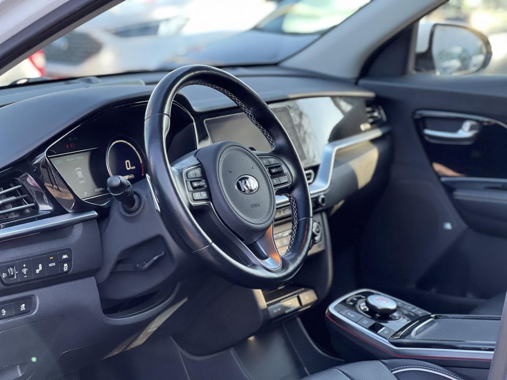 KIA NIRO e-Niro 64kWh Platinum 400+km hatótáv. Bőr. ülésszellőztetés. CARPLAY. stb