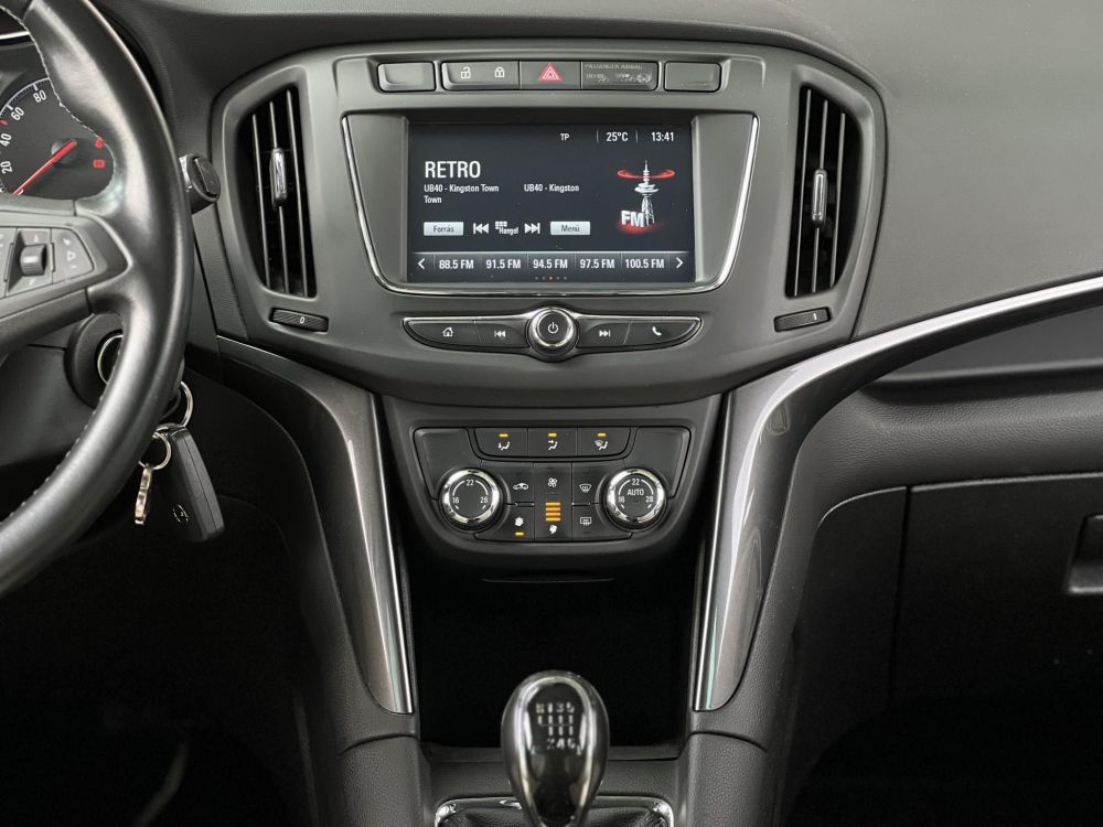 OPEL ZAFIRA 1.4 T Edition (7 személyes ) Végig vezetett szervizkönyv. téli-nyári gumi garnitúra. vaj belső!