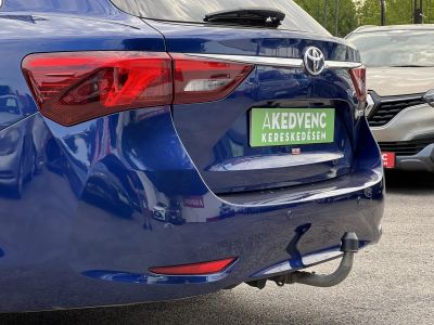 TOYOTA AVENSIS Touring Sports 2.0 Executive CVT Magyarországi. Gyári fényezés. Végig vezetett szervizkönyv!