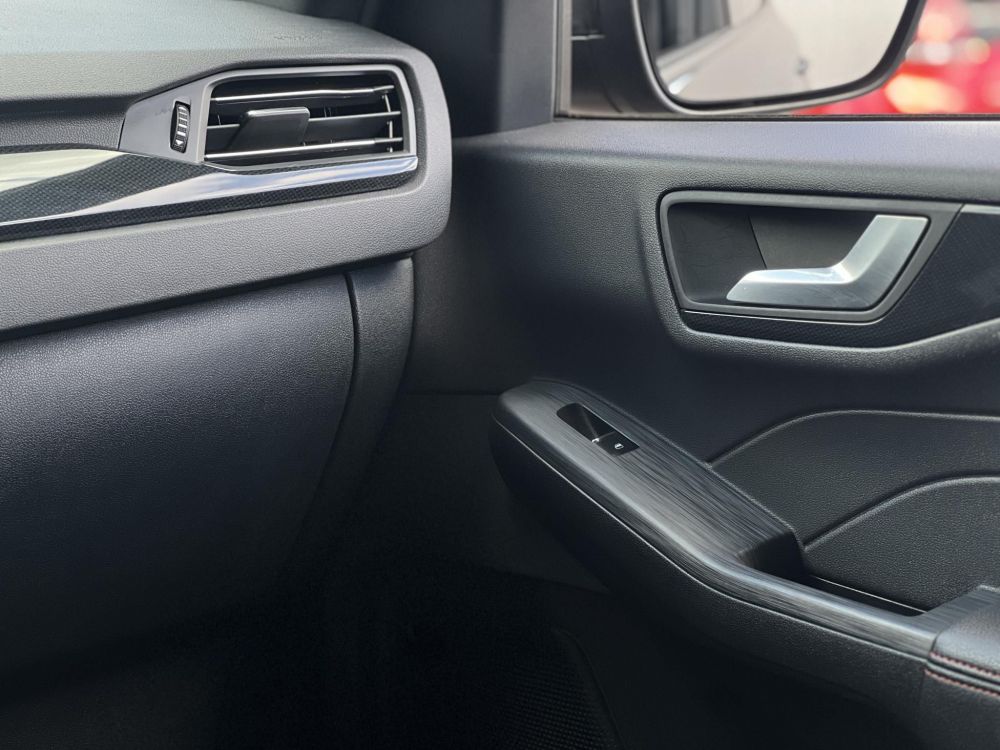 FORD KUGA 2.5 FHEV ST-Line X CVT 42e km. újszerű állapot