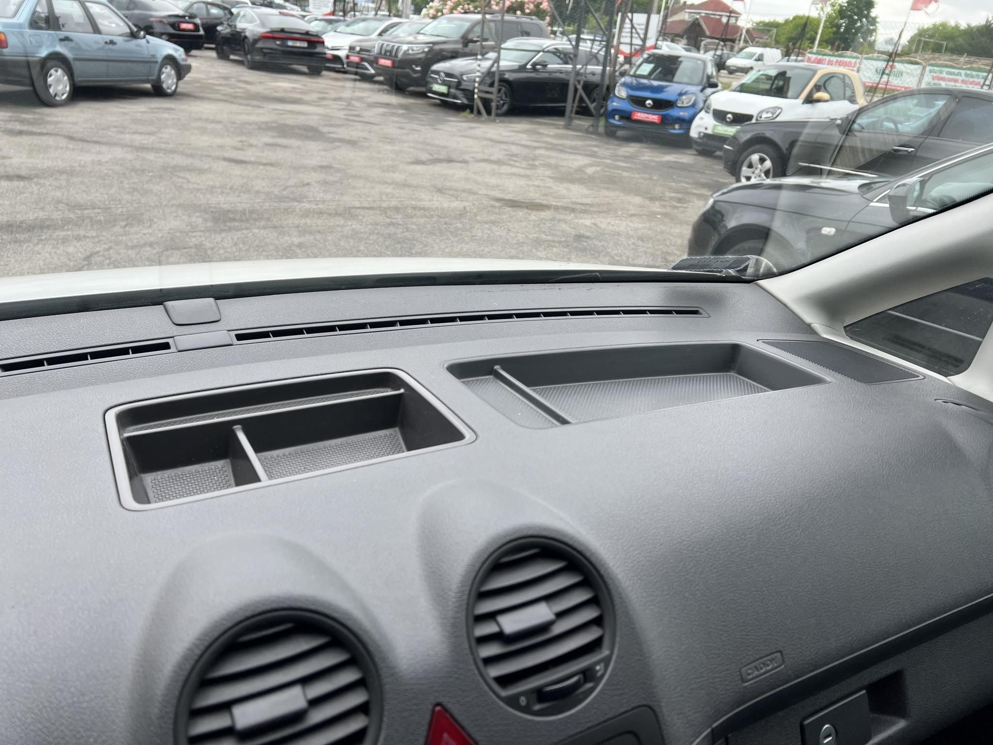 VOLKSWAGEN CADDY 1.6 CR TDI BlueMotion M.o.-i. Klíma Tempomat Bluetooth Téli-Nyári Áfás