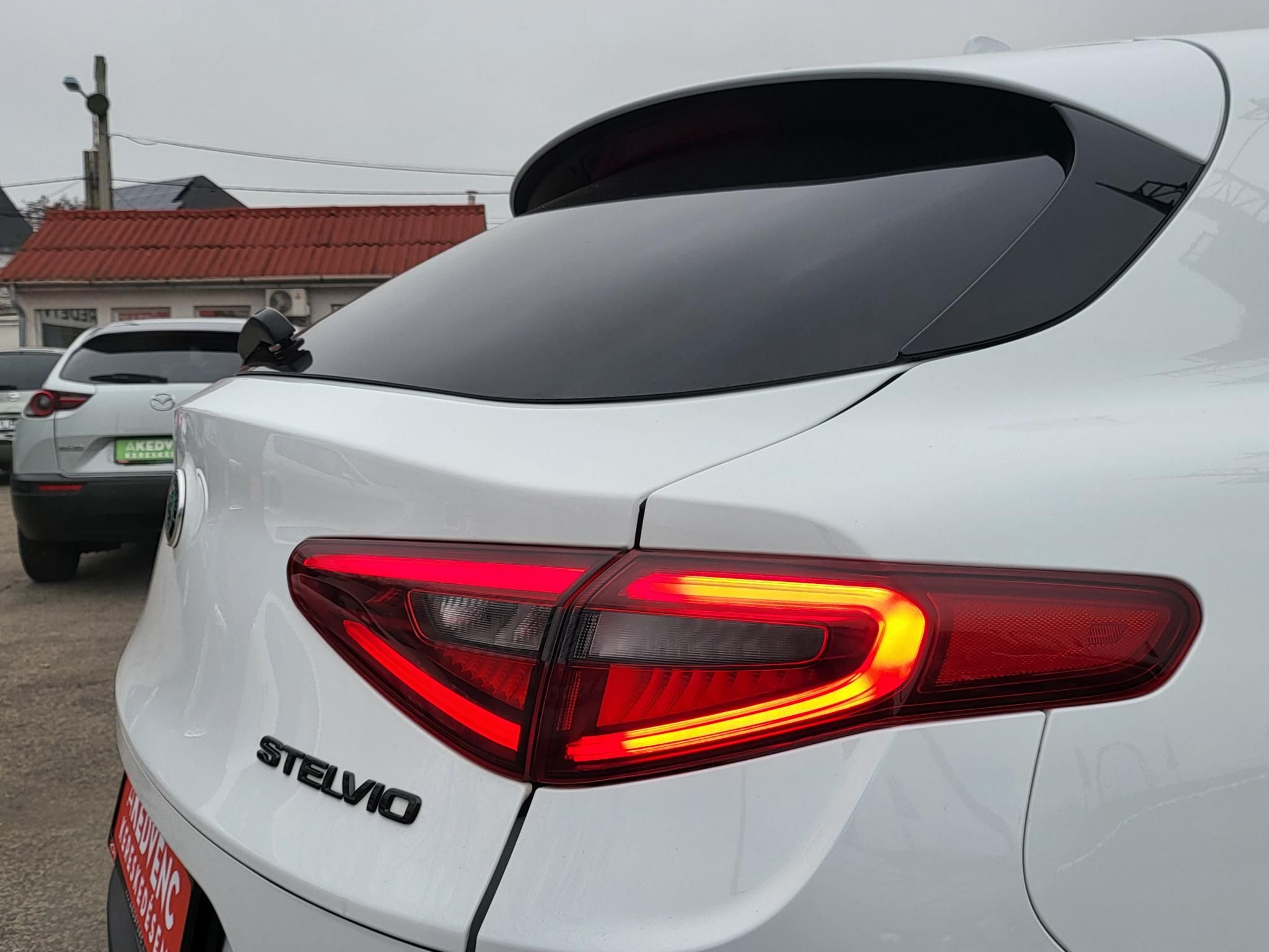 ALFA ROMEO STELVIO 2.2 D(Automata) Sprint LED Távtartó Sávtartó Navigáció Keyless Kamera Félbőr