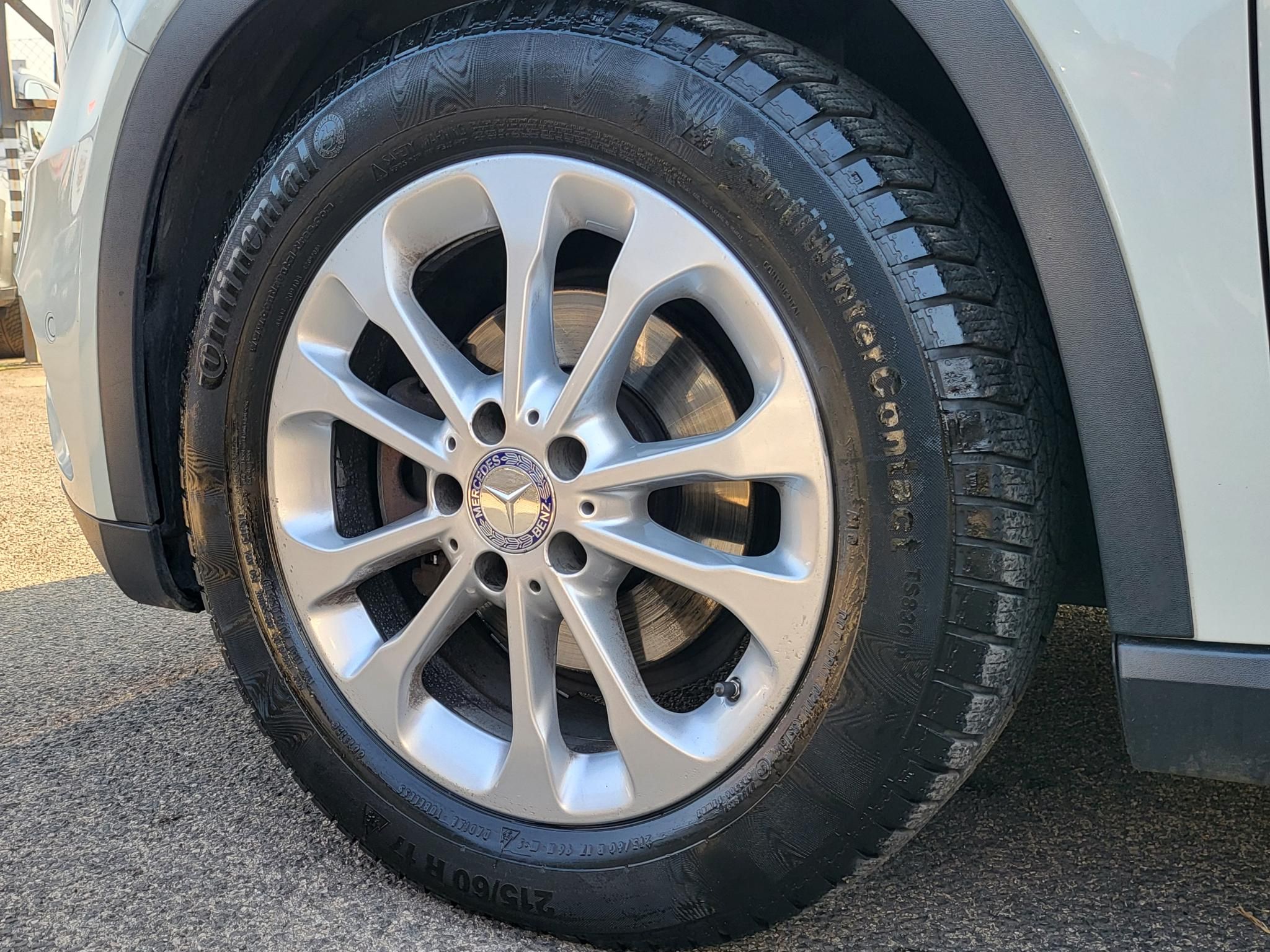 MERCEDES-BENZ GLA 180 d Style 7G-DCT M.o.-i. Bi-xenon Tempomat PDC Ülésfűtés Megkímélt! Szervizelt!