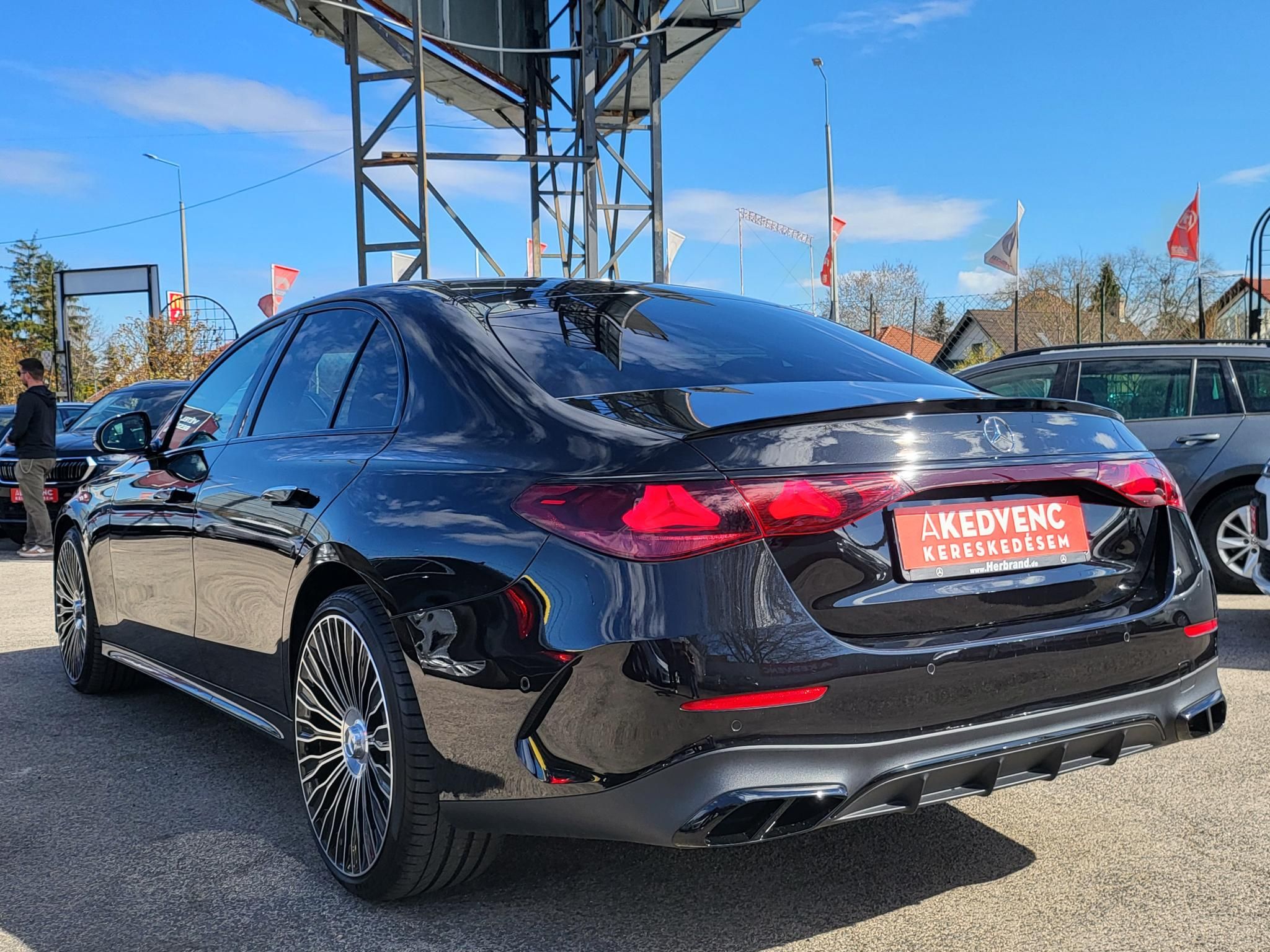 MERCEDES-BENZ E 200 9G-TRONIC Mild hybrid drive AMG Night Edition garanciális