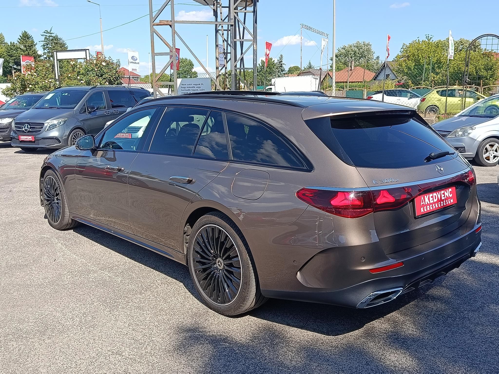 MERCEDES-BENZ E 300 e T 9G-TRONIC Plug-in hybrid 4D Burmester hifi 3DX2 kijelző Panorámatető Masszázs ülések 4X!