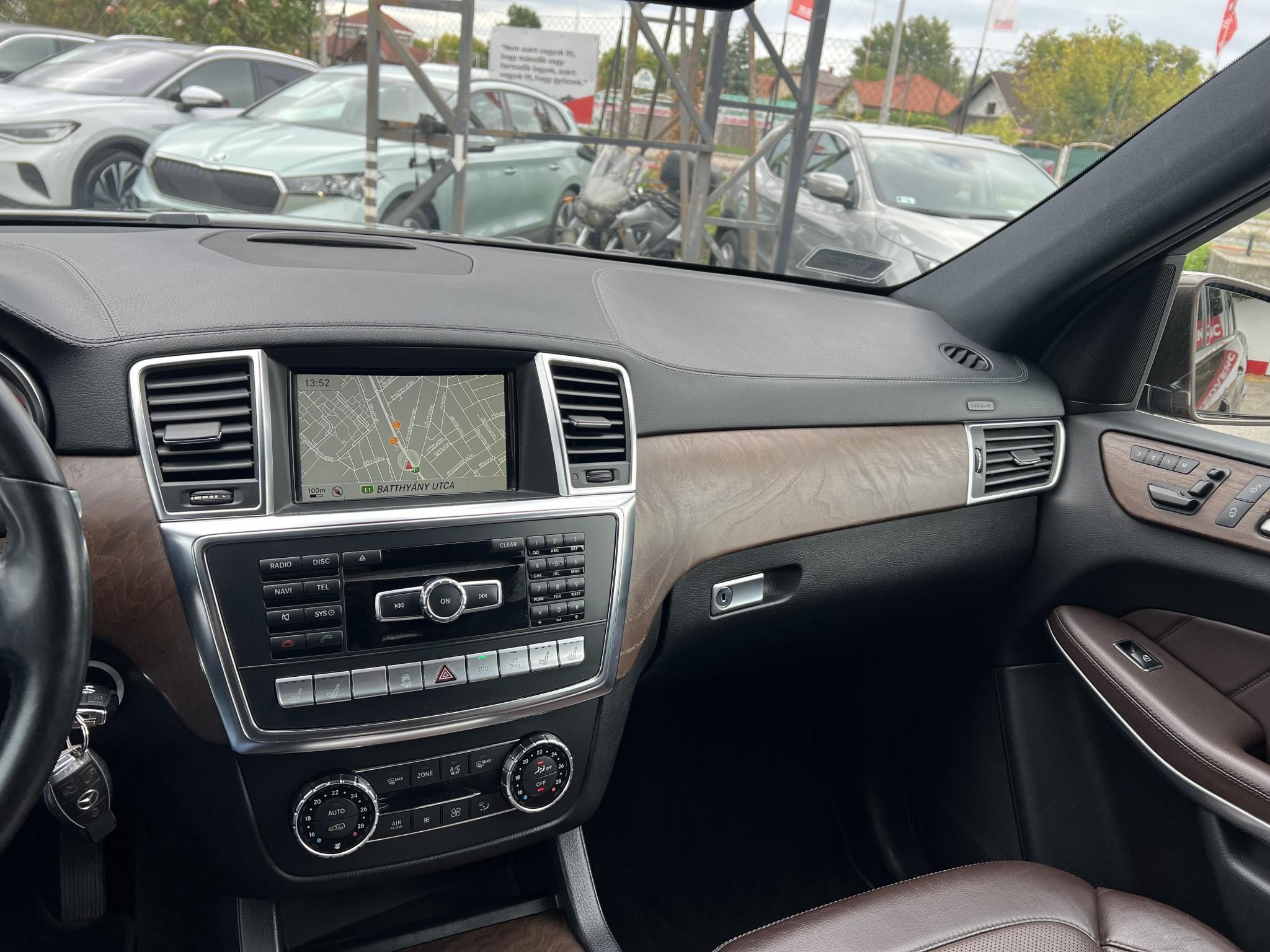 MERCEDES-BENZ GL 350 BlueTEC 4Matic (Automata) (7 személyes ) Magyarországi. AMG-csomag. Új légrugók!