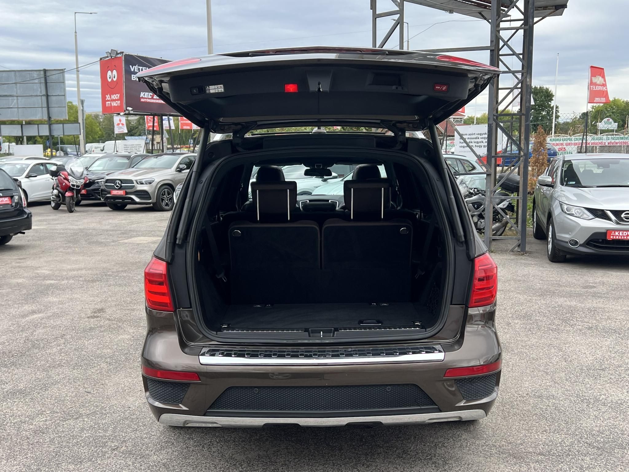 MERCEDES-BENZ GL 350 BlueTEC 4Matic (Automata) (7 személyes ) Magyarországi. AMG-csomag. Új légrugók!