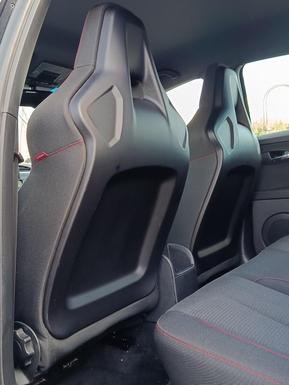 SEAT LEON 2.0 TFSI Cupra 350le! Integrált fejtámlás ülések. Boheme Purple fényezés