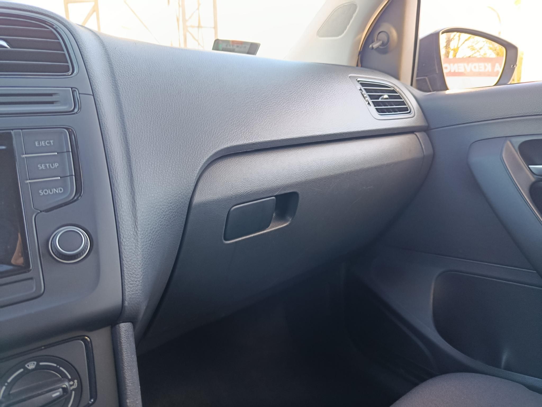 VOLKSWAGEN POLO 1.0 MPI Trendline Klíma Navigáció tolatókamera 172e km!