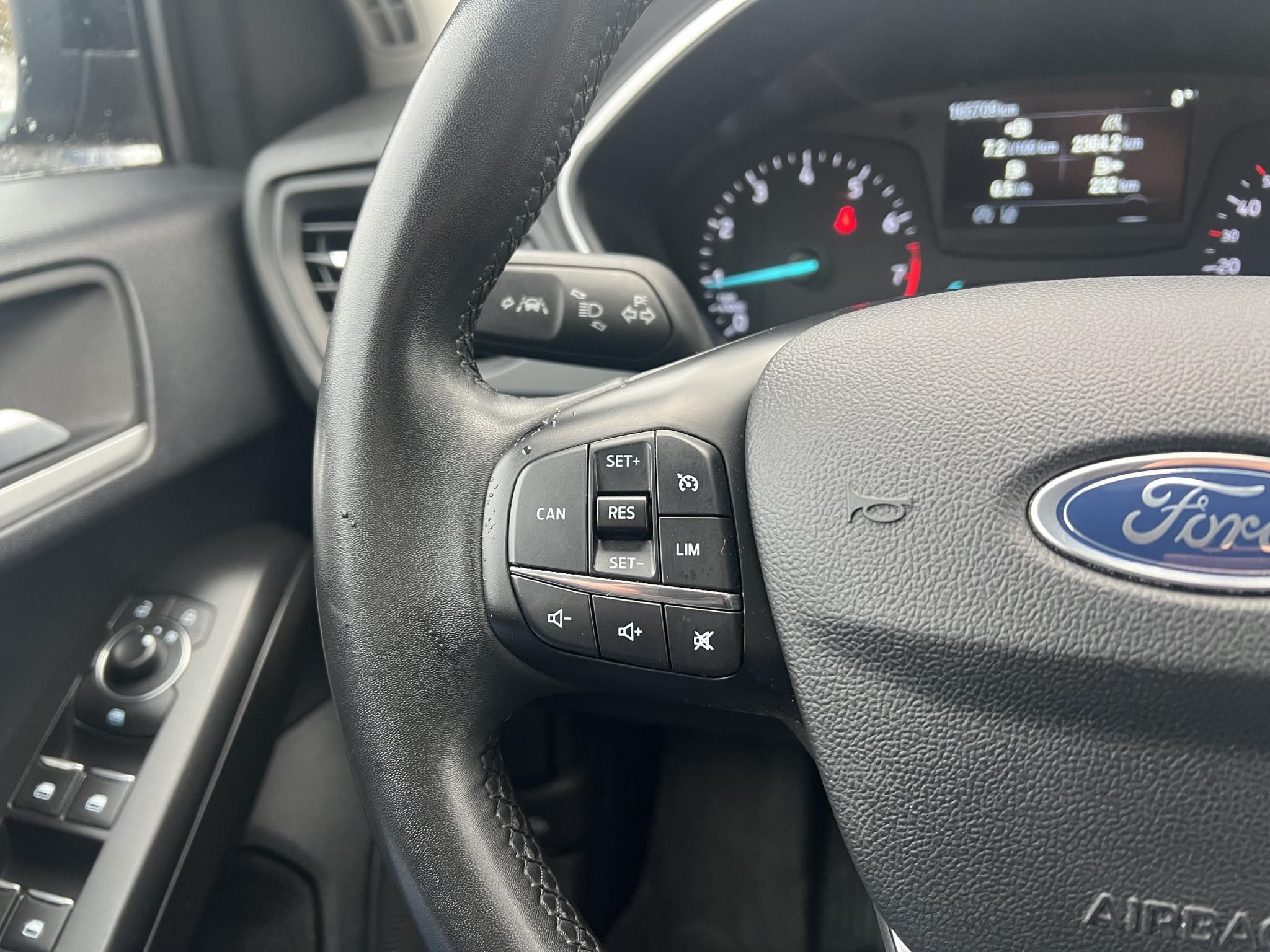 FORD FOCUS 1.0 EcoBoost Connected M.o.-i. 1.tul. Márkaszervizelt!