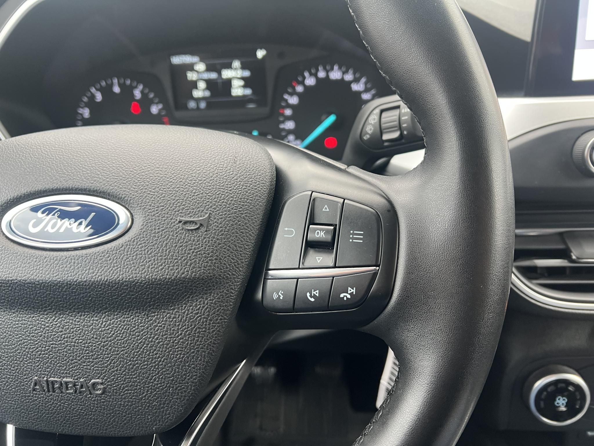 FORD FOCUS 1.0 EcoBoost Connected M.o.-i. 1.tul. Márkaszervizelt!