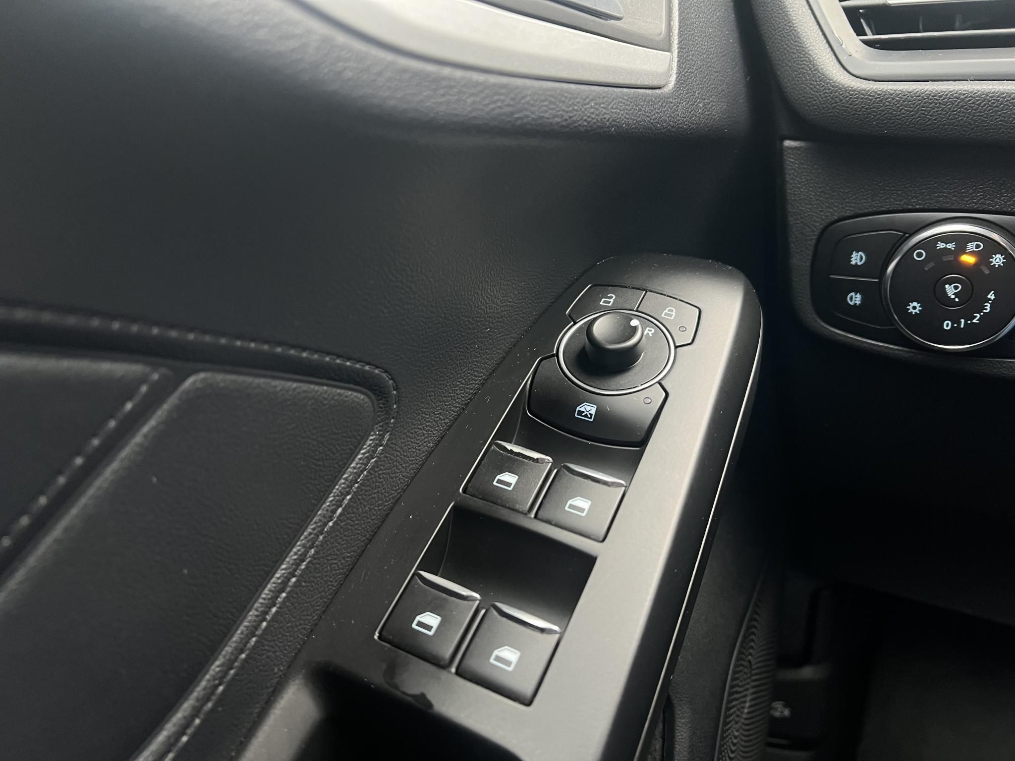 FORD FOCUS 1.0 EcoBoost Connected M.o.-i. 1.tul. Márkaszervizelt!