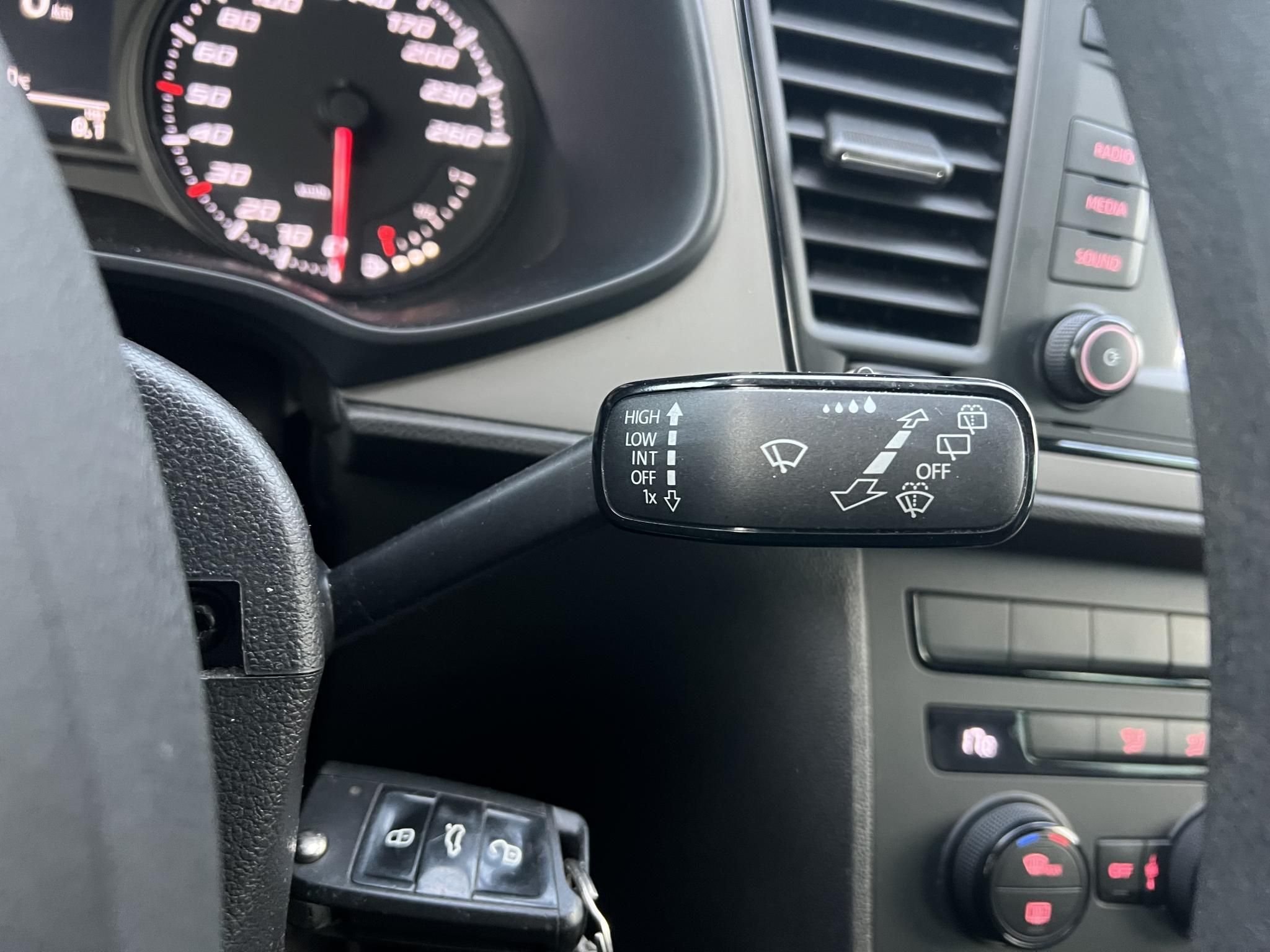 SEAT LEON 1.2 TSi Reference Tempomat Digitklíma Bluetooth Tolatóradar!
