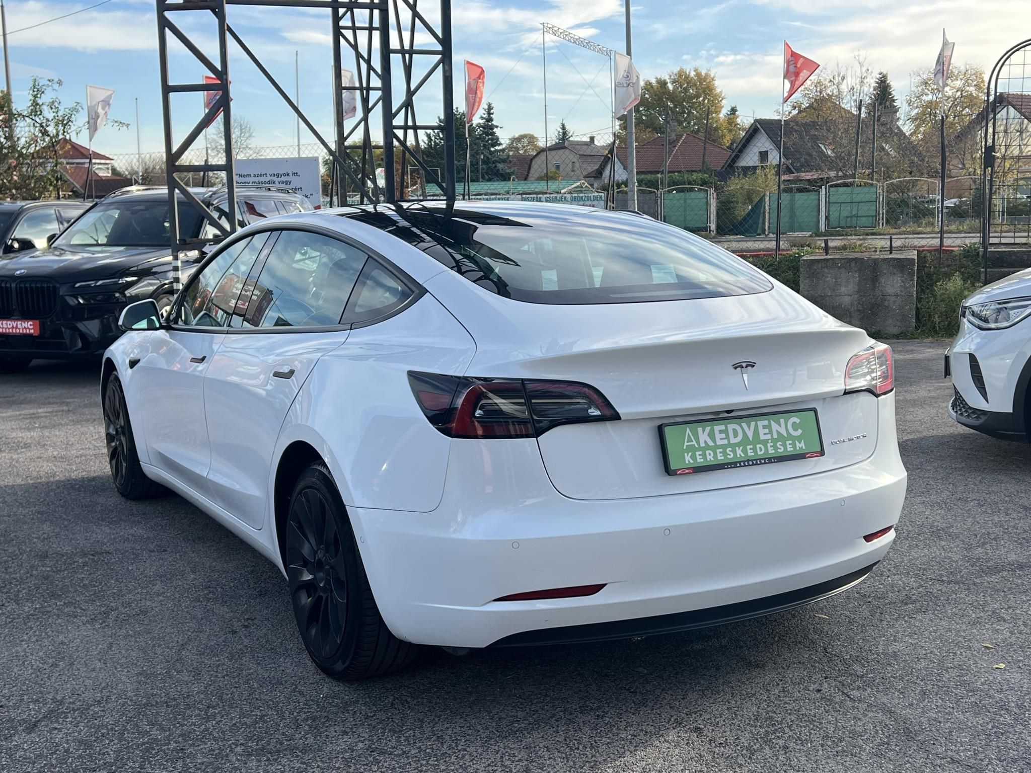 TESLA MODEL 3 Long Range AWD (Automata) FACELIFT. hőszivattyú. premium hifi. mátrix LED!
