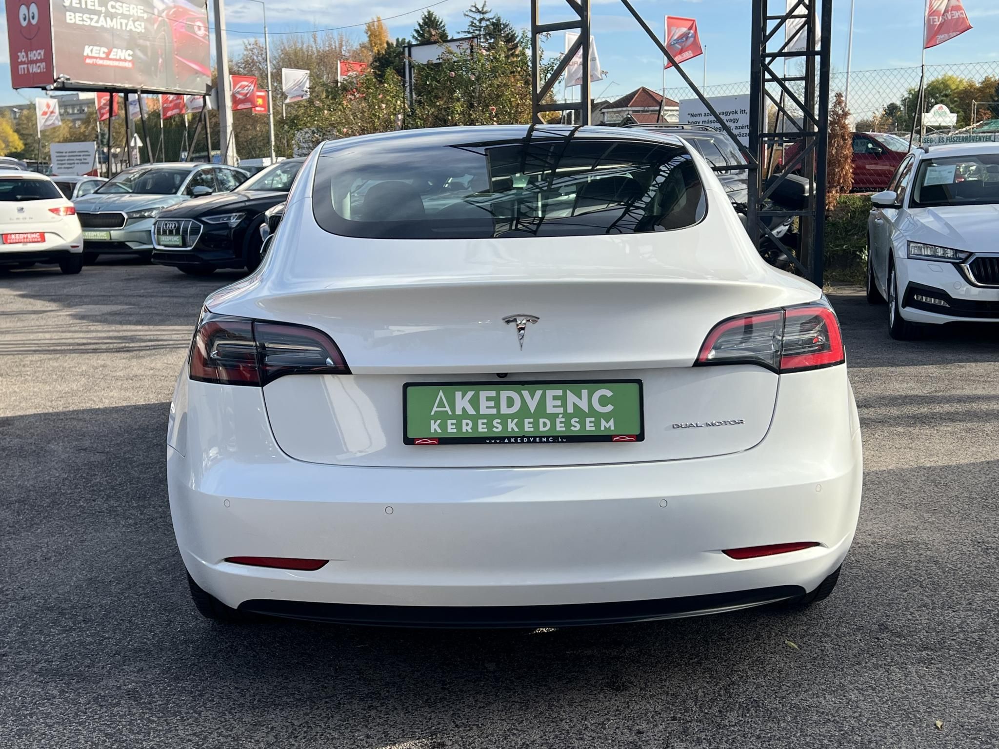 TESLA MODEL 3 Long Range AWD (Automata) FACELIFT. hőszivattyú. premium hifi. mátrix LED!