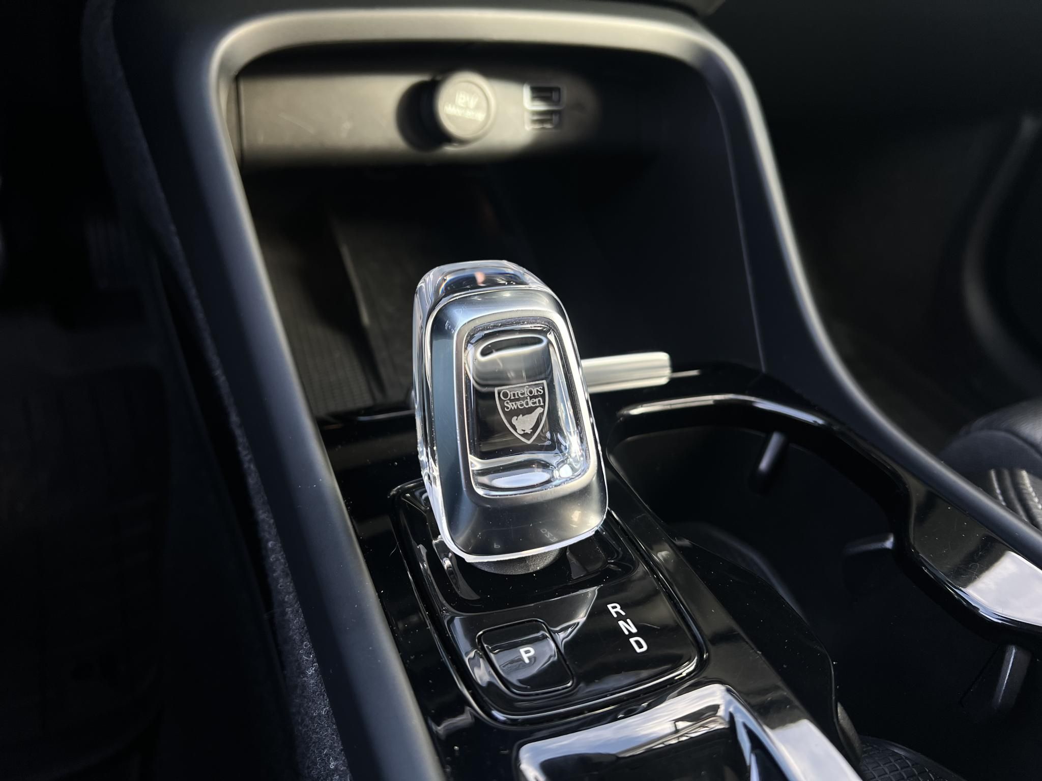 VOLVO XC40 2.0 [B4] MHEV R-Design Geartronic M.o.-i. 1.tul. Márkaszervizelt. Panorámatető Harman/Kardon Carplay Memória