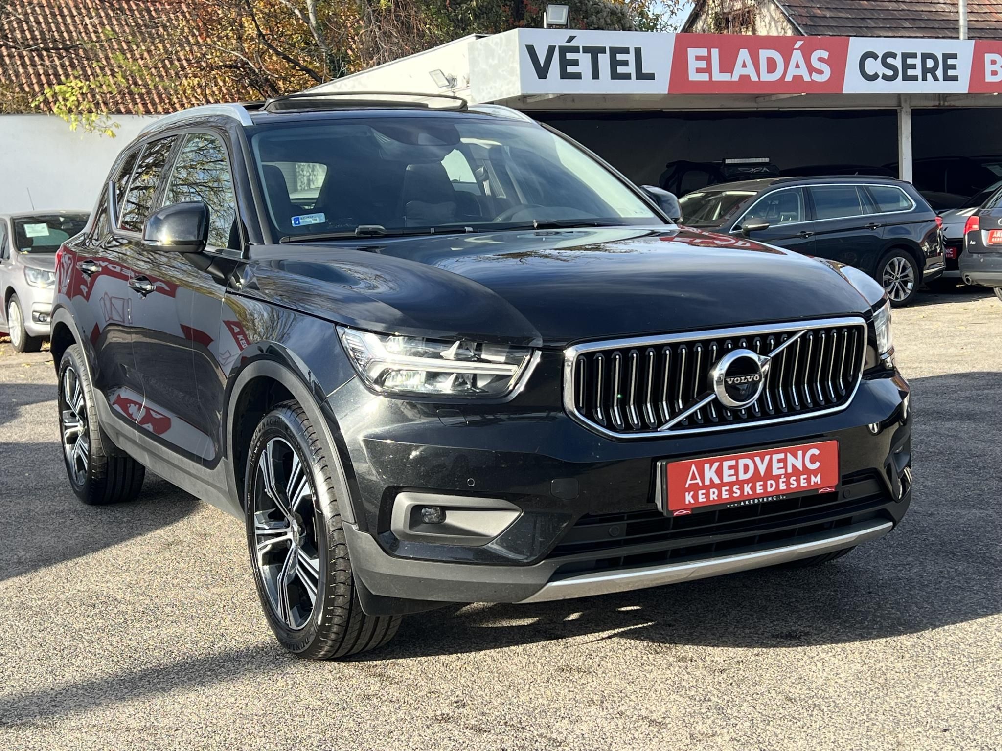 VOLVO XC40 2.0 [B4] MHEV R-Design Geartronic M.o.-i. 1.tul. Márkaszervizelt. Panorámatető Harman/Kardon Carplay Memória