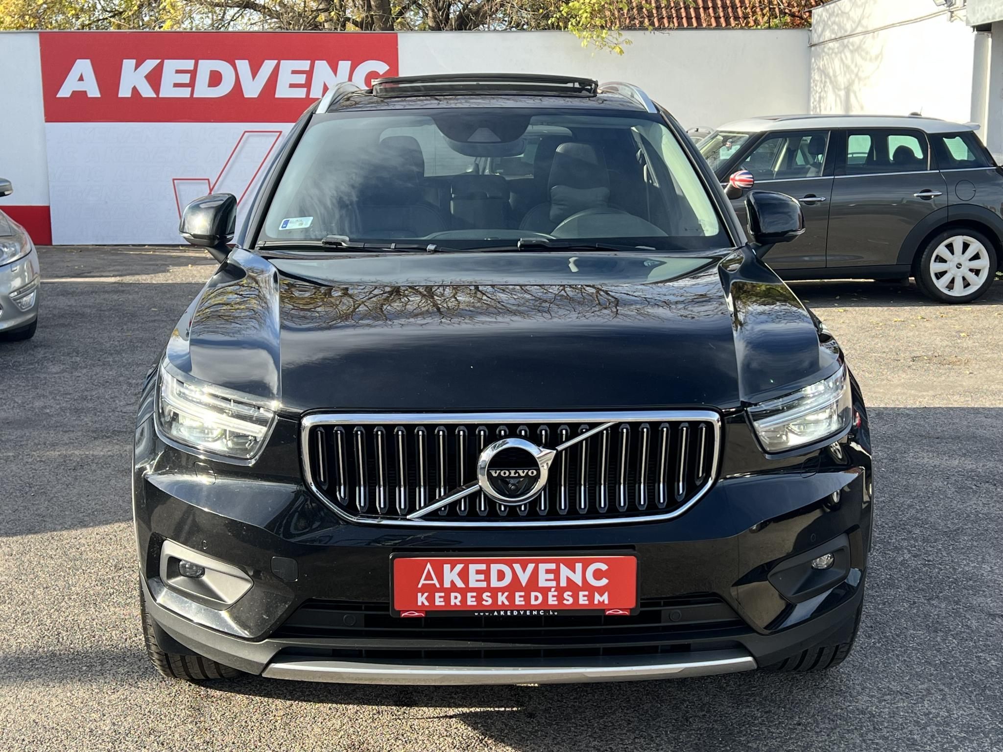 VOLVO XC40 2.0 [B4] MHEV R-Design Geartronic M.o.-i. 1.tul. Márkaszervizelt. Panorámatető Harman/Kardon Carplay Memória