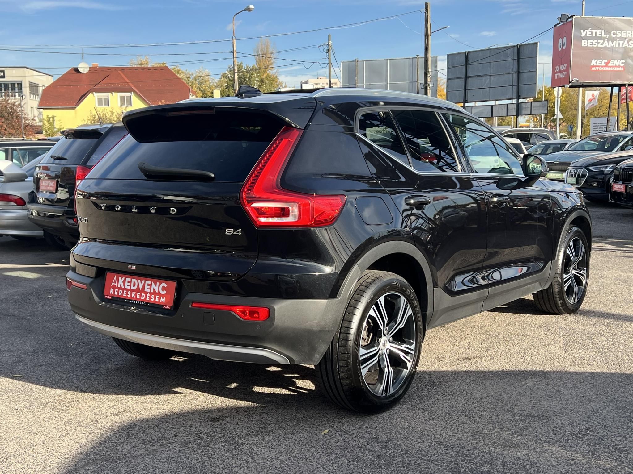 VOLVO XC40 2.0 [B4] MHEV R-Design Geartronic M.o.-i. 1.tul. Márkaszervizelt. Panorámatető Harman/Kardon Carplay Memória