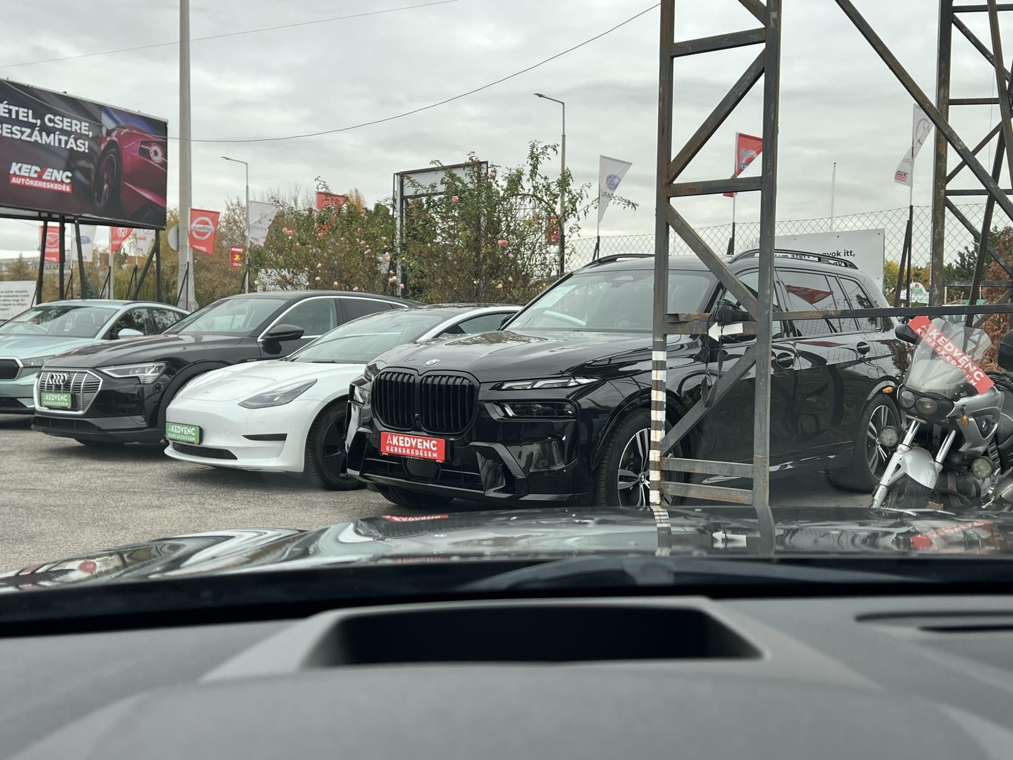 VOLVO V90 2.0 D [D4] Inscription AWD Geartronic Teljes felszereltség. Végig márkaszervizben szervizelt. Téli-nyári gumi!