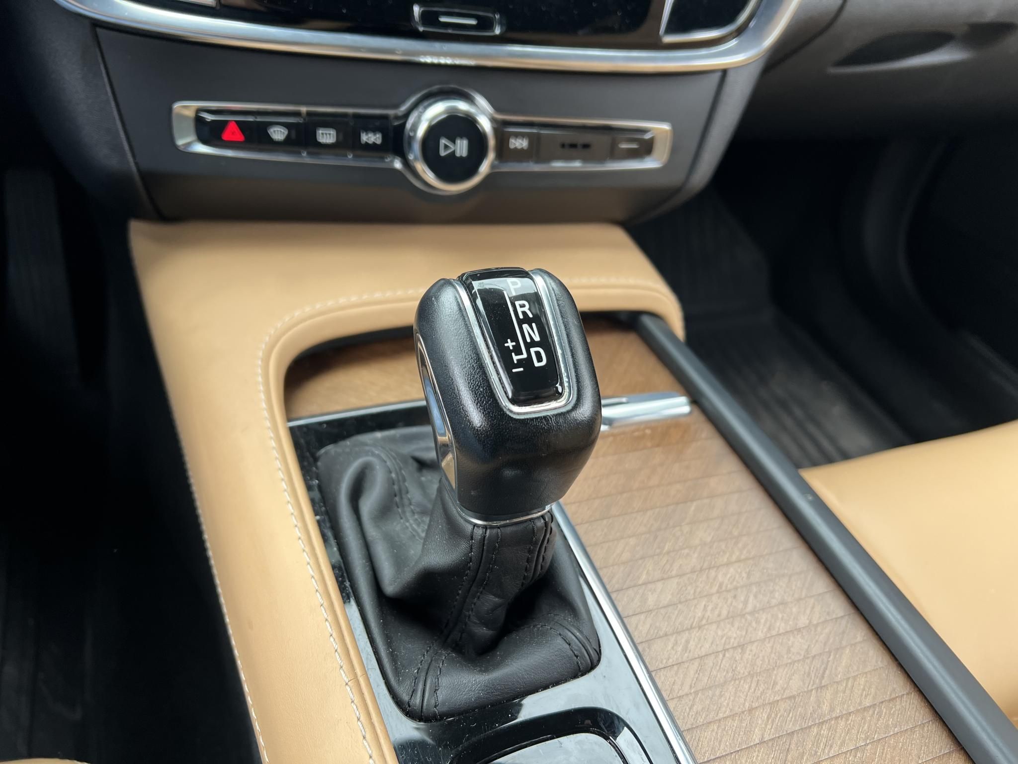 VOLVO V90 2.0 D [D4] Inscription AWD Geartronic Teljes felszereltség. Végig márkaszervizben szervizelt. Téli-nyári gumi!