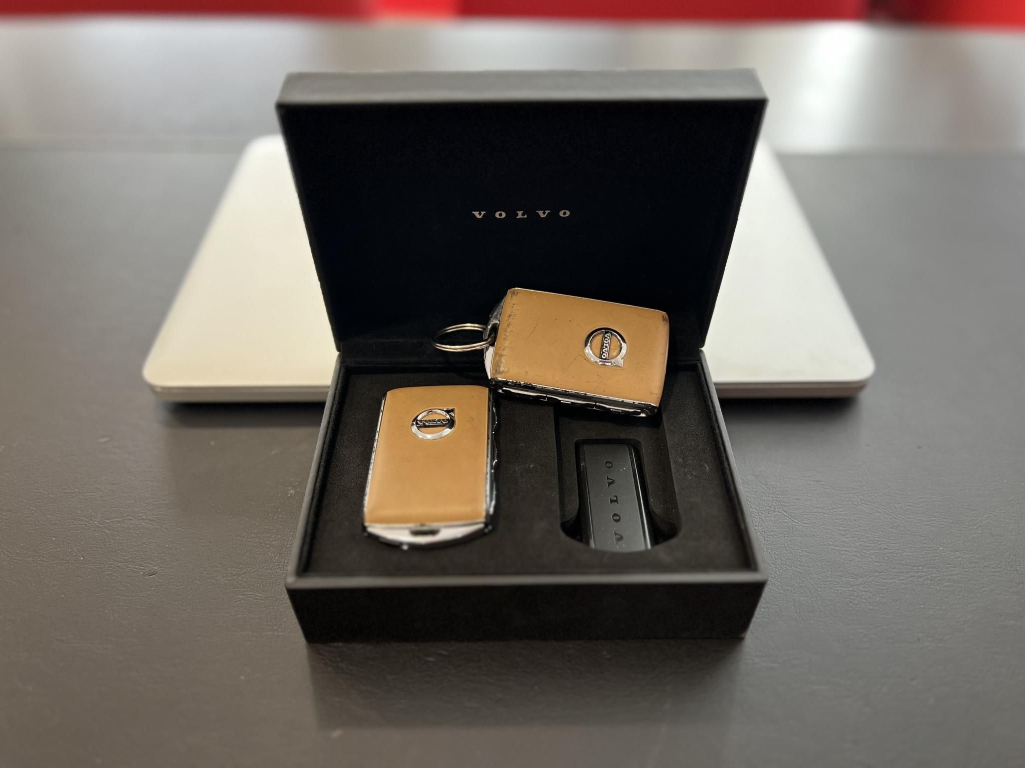 VOLVO V90 2.0 D [D4] Inscription AWD Geartronic Teljes felszereltség. Végig márkaszervizben szervizelt. Téli-nyári gumi!