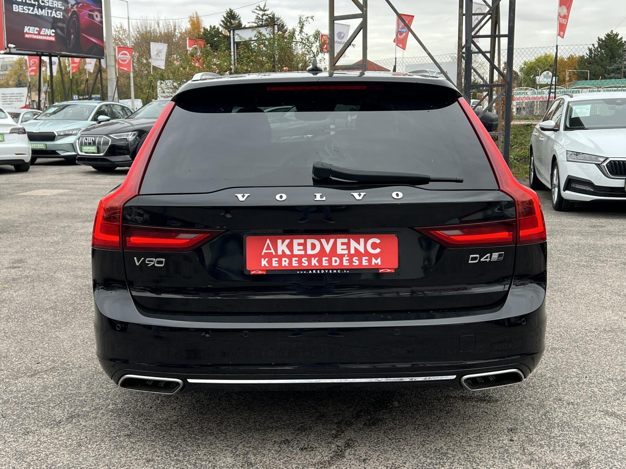 VOLVO V90 2.0 D [D4] Inscription AWD Geartronic Teljes felszereltség. Végig márkaszervizben szervizelt. Téli-nyári gumi!