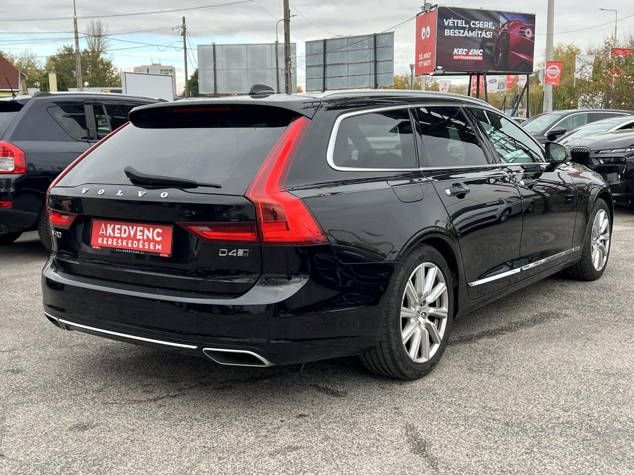 VOLVO V90 2.0 D [D4] Inscription AWD Geartronic Teljes felszereltség. Végig márkaszervizben szervizelt. Téli-nyári gumi!