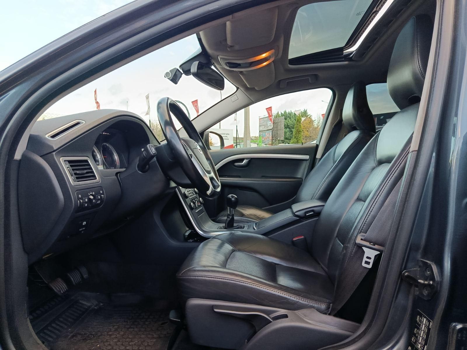 VOLVO V70 2.0 D [D3] Momentum Napfénytető Klíma Tempomat Bluetooth Bőr belső!