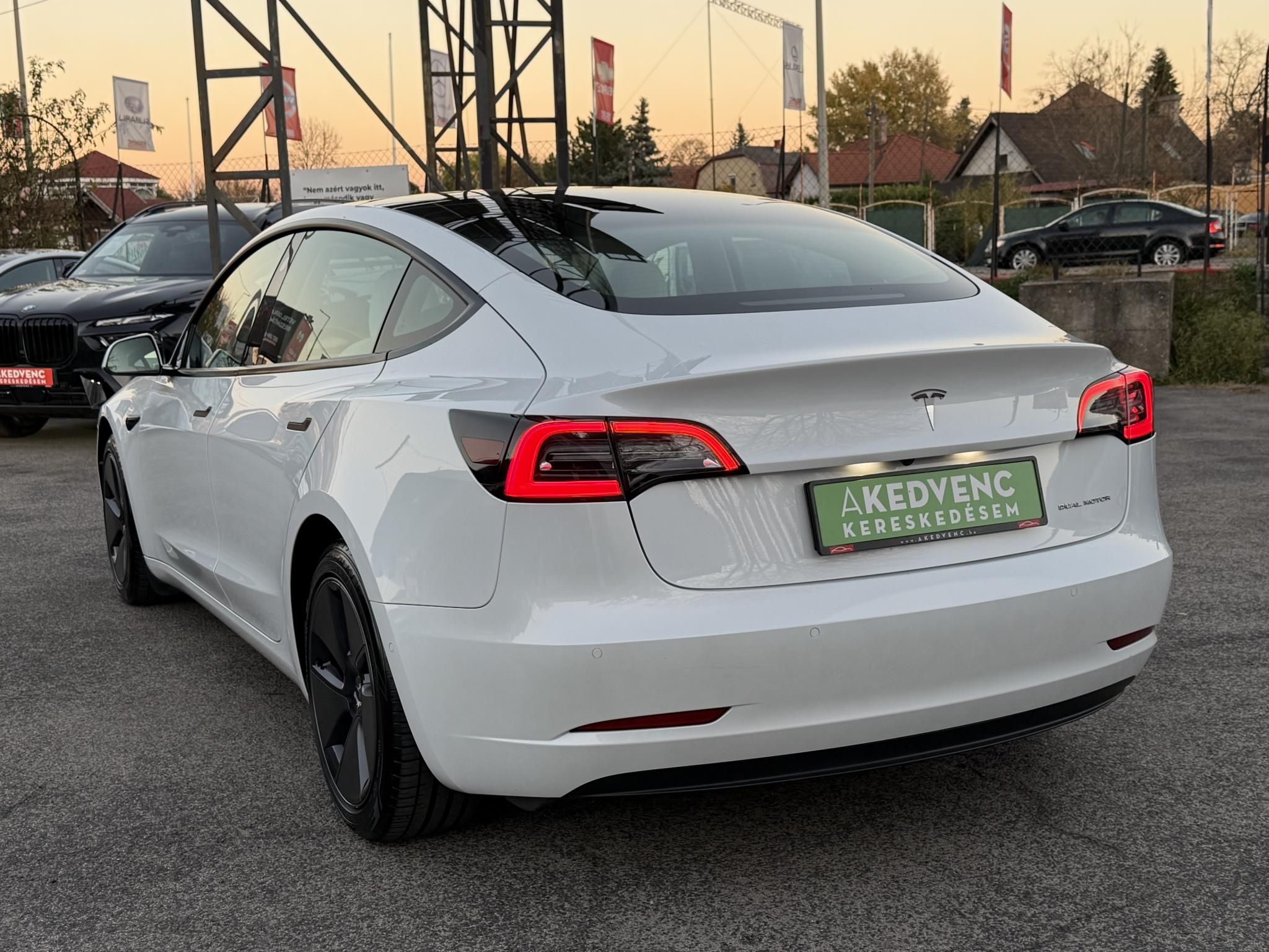 TESLA MODEL 3 Long Range AWD (Automata) 75e km. FEHÉR BELSŐ!
