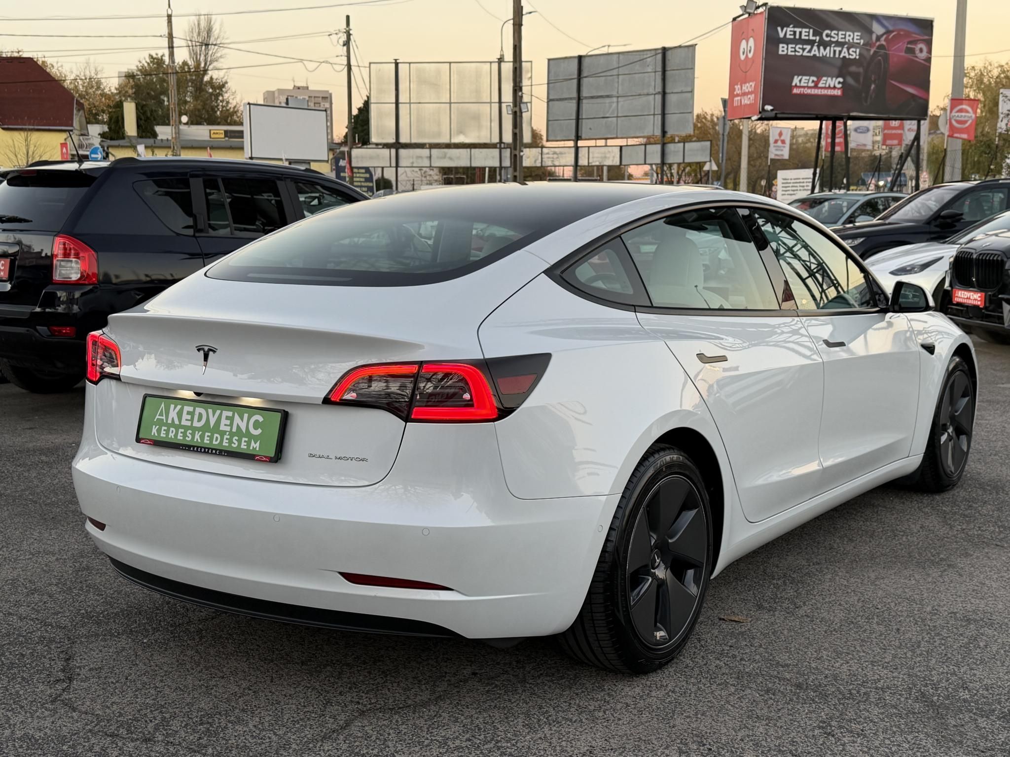 TESLA MODEL 3 Long Range AWD (Automata) 75e km. FEHÉR BELSŐ!