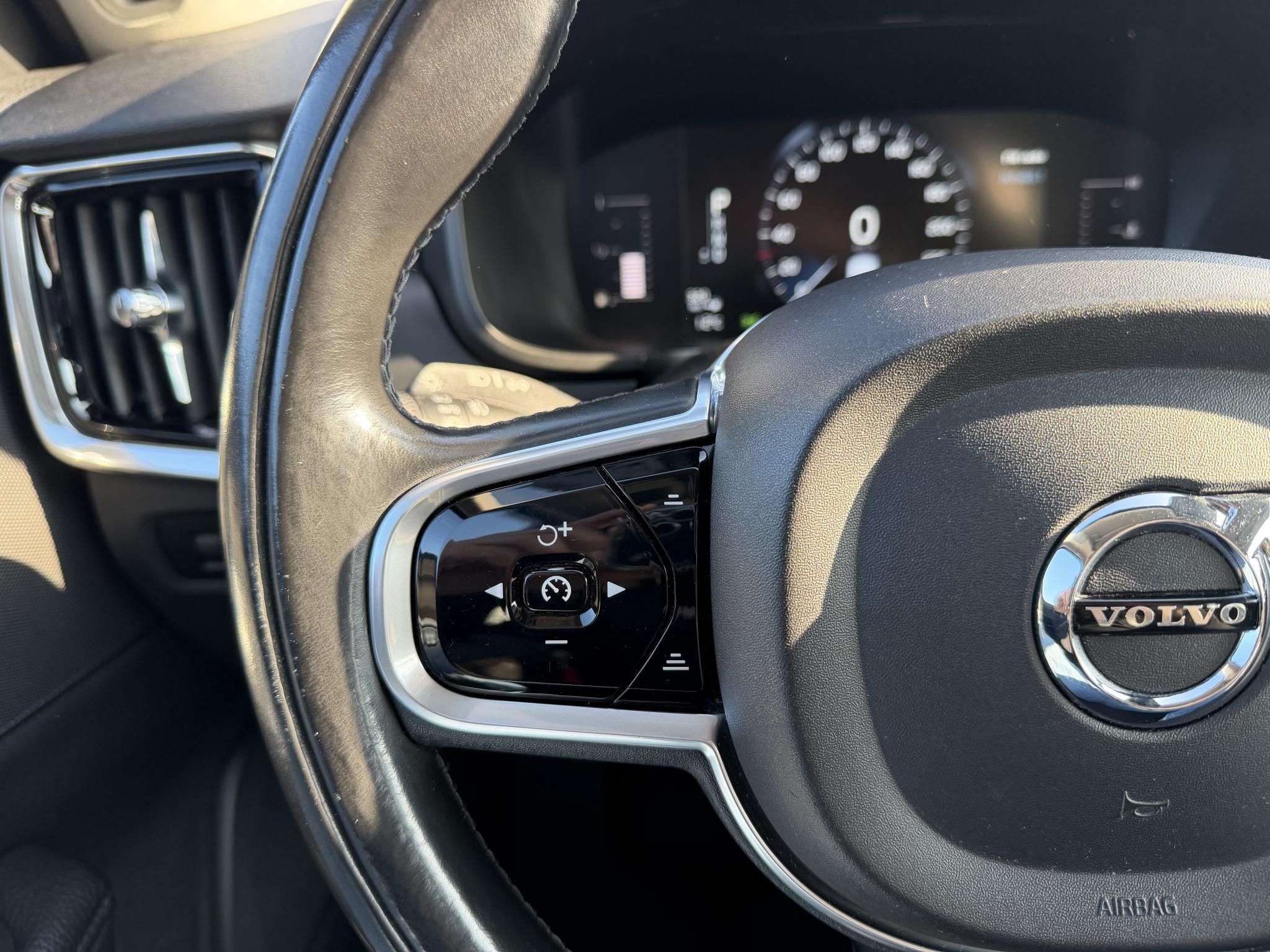 VOLVO V90 2.0 D [D4] Kinetic Geartronic LED Távtartó Vonóhorog Kormányfűtés Bluetooth Ülésfűtés Szervizelt!