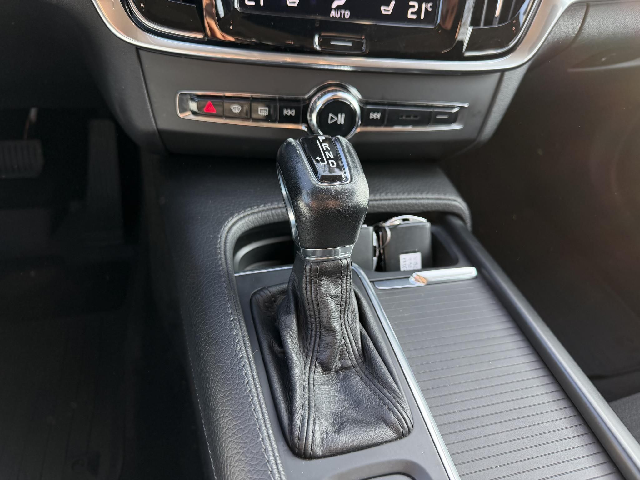 VOLVO V90 2.0 D [D4] Kinetic Geartronic LED Távtartó Vonóhorog Kormányfűtés Bluetooth Ülésfűtés Szervizelt!