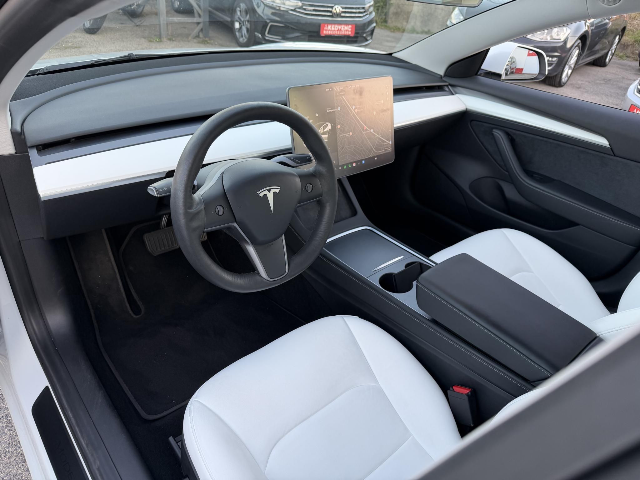 TESLA MODEL 3 Long Range AWD (Automata) 109e km. FEHÉR BELSŐ. garanciális. mátrix LED. hőszivattyú. premium hifi!