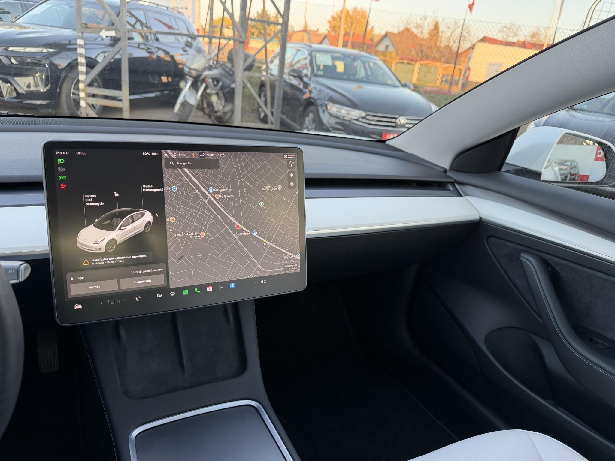 TESLA MODEL 3 Long Range AWD (Automata) 109e km. FEHÉR BELSŐ. garanciális. mátrix LED. hőszivattyú. premium hifi!