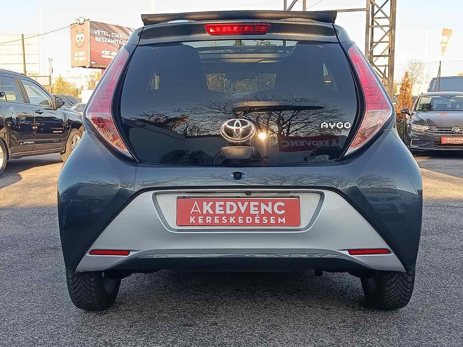 TOYOTA AYGO 1.0 x-play look (Automata) Magyar 112e km tolatókamera panoráma tető!