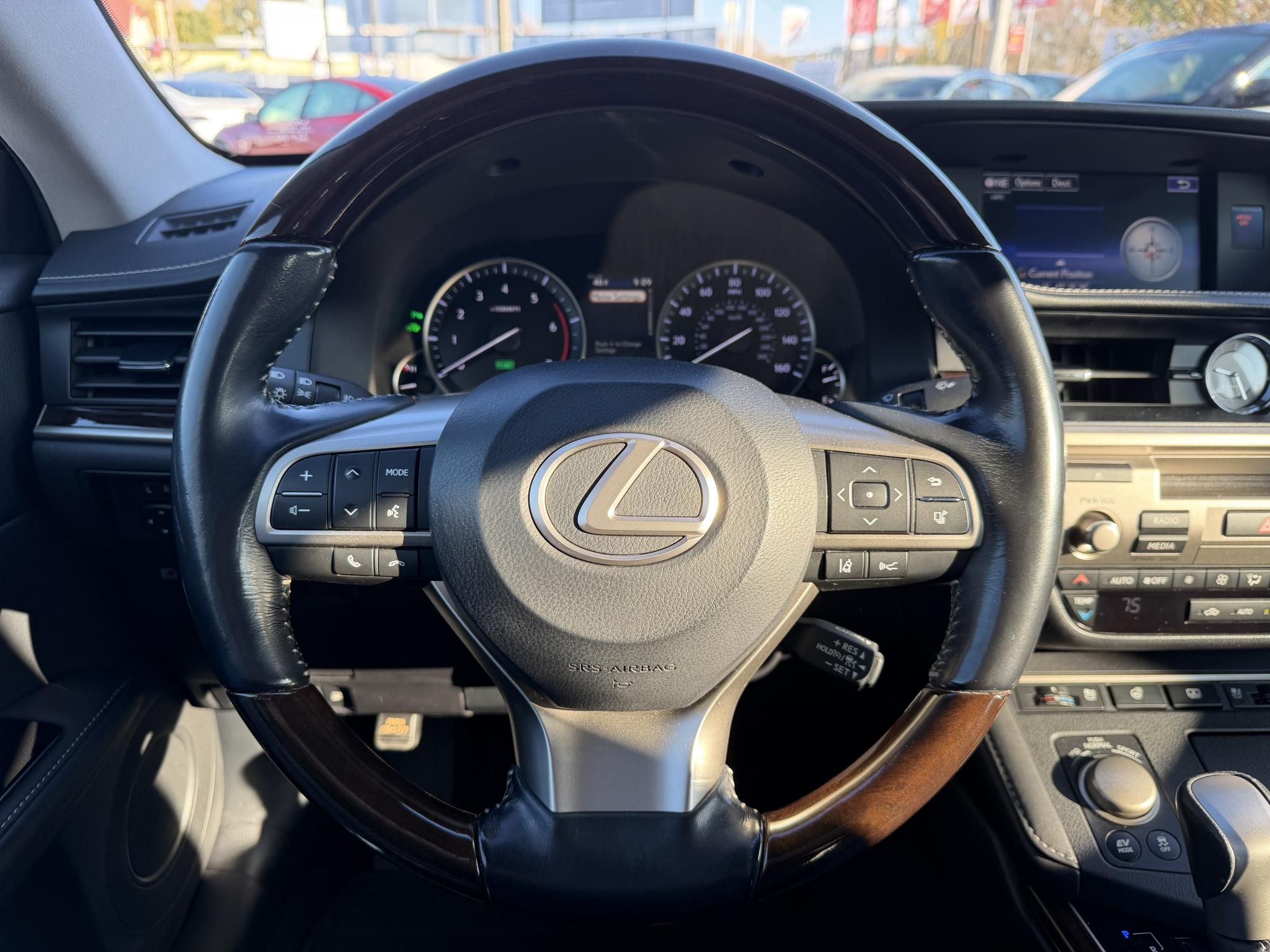 LEXUS ES 300H 112e km. Fakormány. ülésszellőzés. kormányfűtés. kamera. roló!