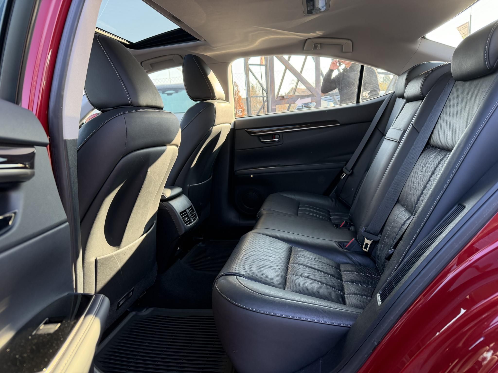 LEXUS ES 300H 112e km. Fakormány. ülésszellőzés. kormányfűtés. kamera. roló!