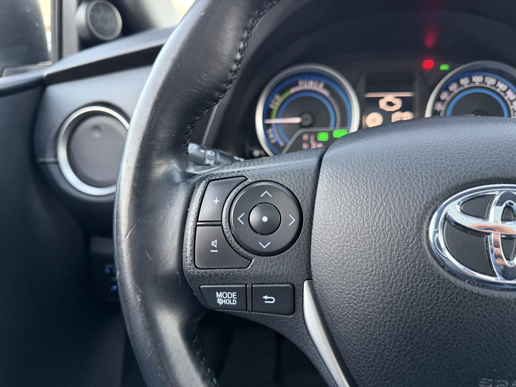 TOYOTA AURIS Touring Sports 1.8 HSD Executive Skyview (Automata) Panoráma Tempomat Ülésfűtés Kamera Keyless Navi