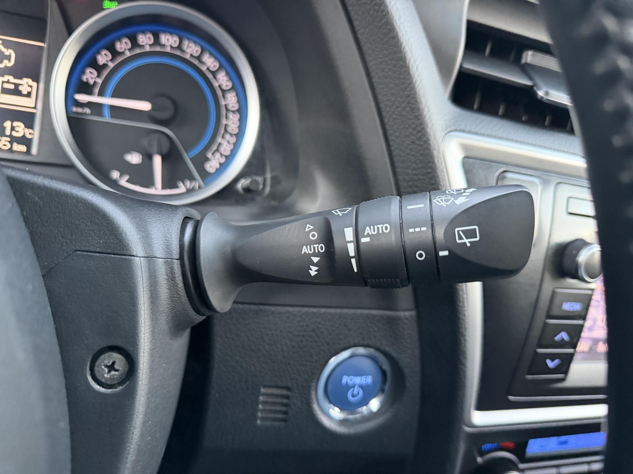 TOYOTA AURIS Touring Sports 1.8 HSD Executive Skyview (Automata) Panoráma Tempomat Ülésfűtés Kamera Keyless Navi