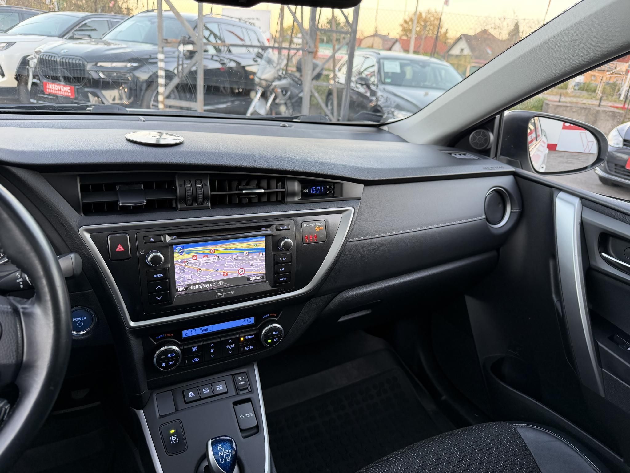 TOYOTA AURIS Touring Sports 1.8 HSD Executive Skyview (Automata) Panoráma Tempomat Ülésfűtés Kamera Keyless Navi