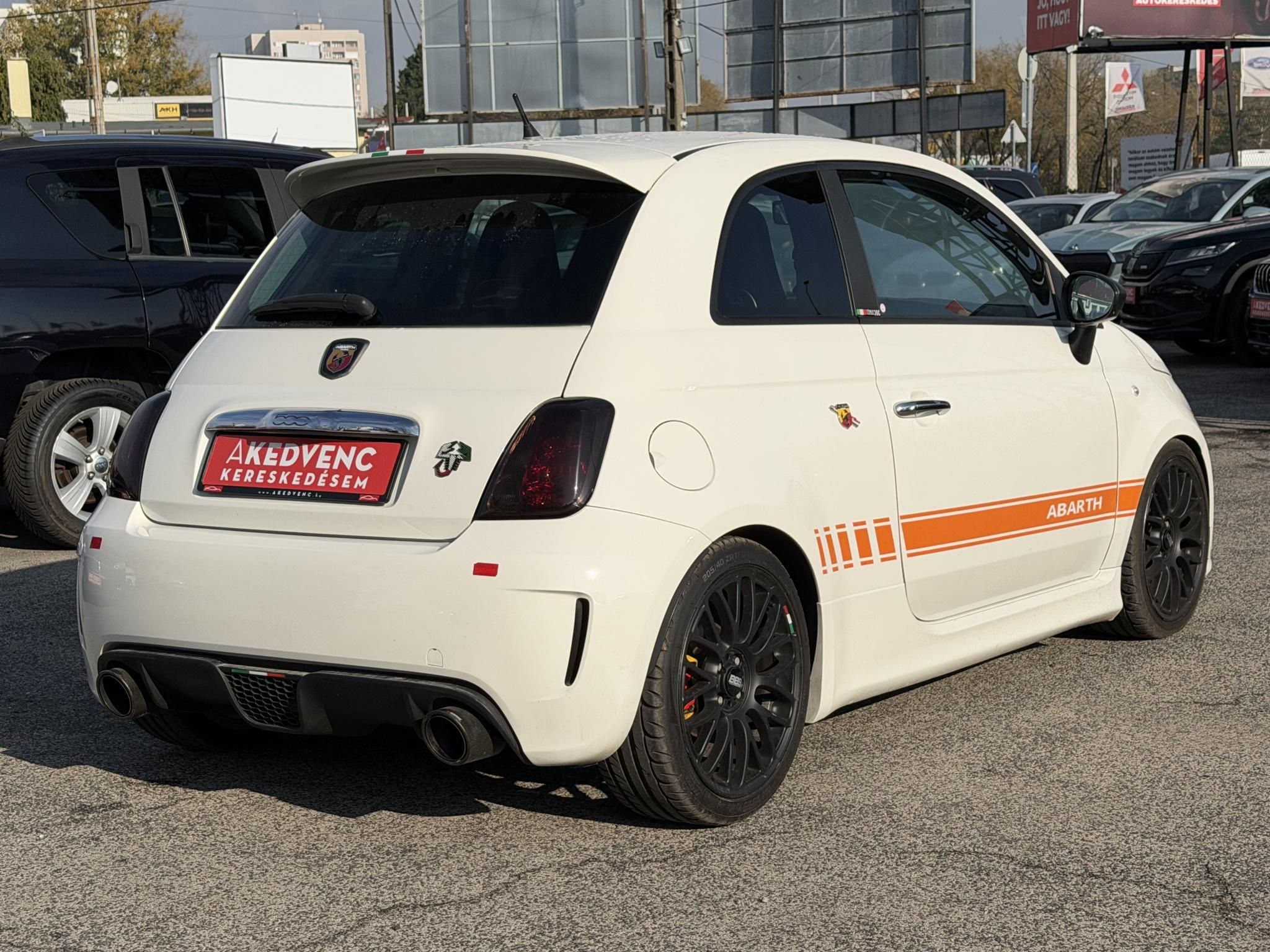 ABARTH 500 1.4 76e km. akrapovic. digitklíma. rendszeresen karbantartott!