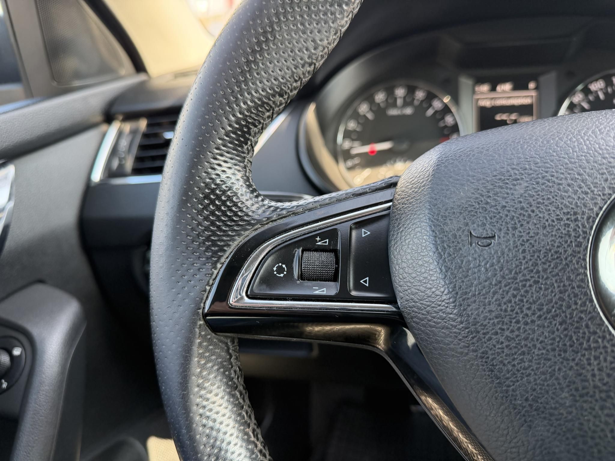 SKODA OCTAVIA 1.6 CR TDI Elegance DSG Magyarországi Xenon Tempomat Navi Ülésfűtés Digitklíma