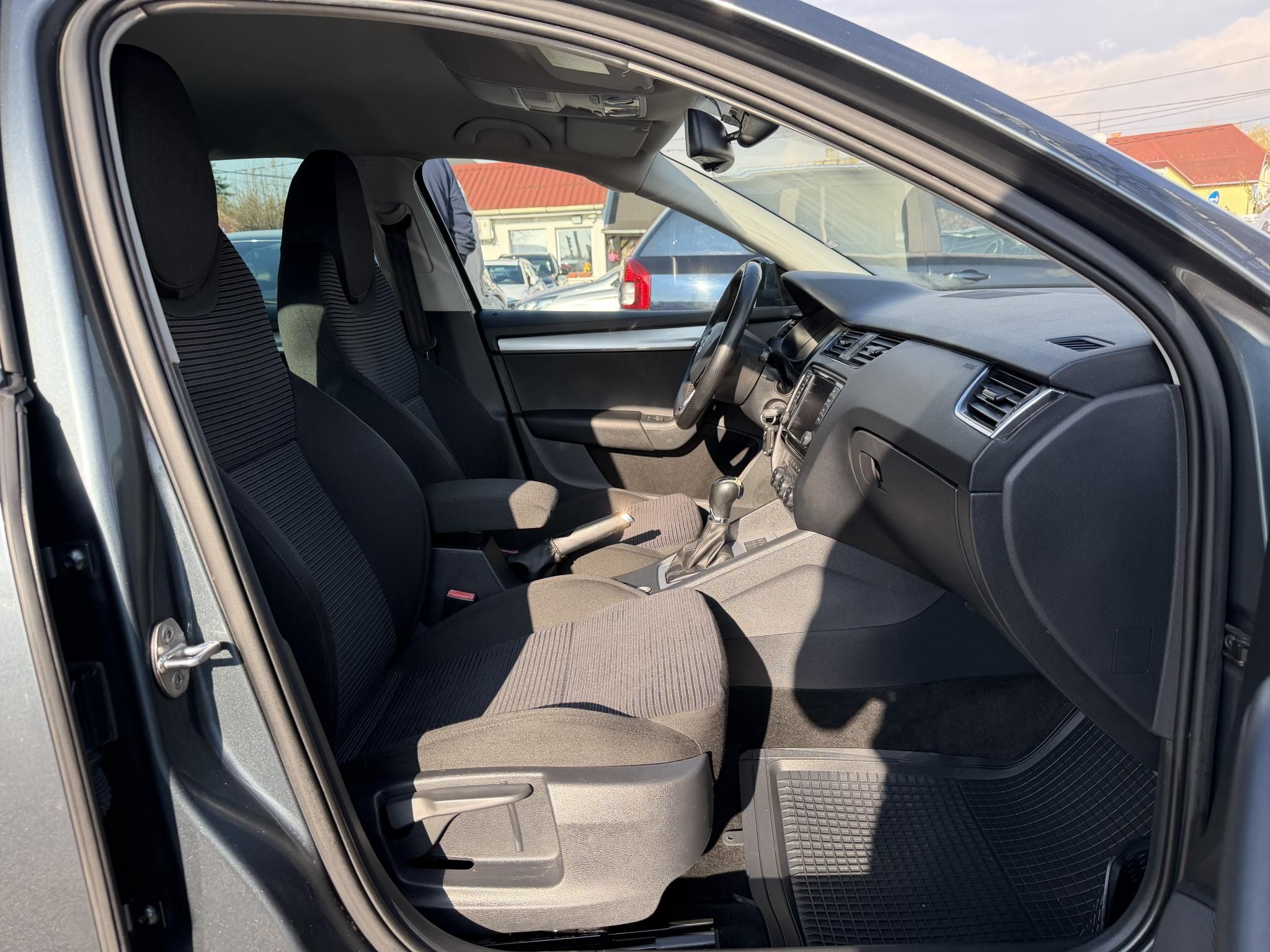 SKODA OCTAVIA 1.6 CR TDI Elegance DSG Magyarországi Xenon Tempomat Navi Ülésfűtés Digitklíma