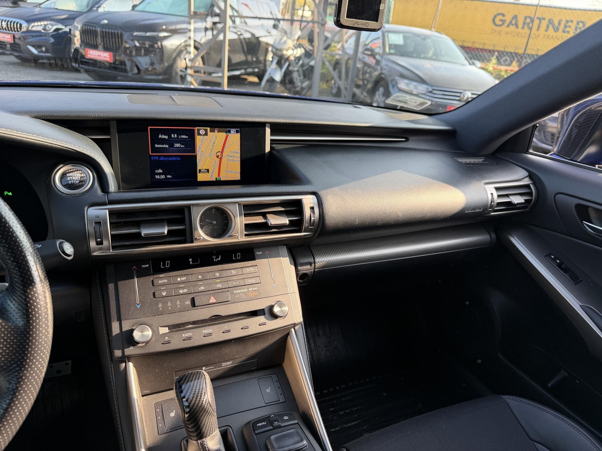 LEXUS IS 200t F Sport (Automata) 75e km. Magyarországi. Márkaszervizelt!