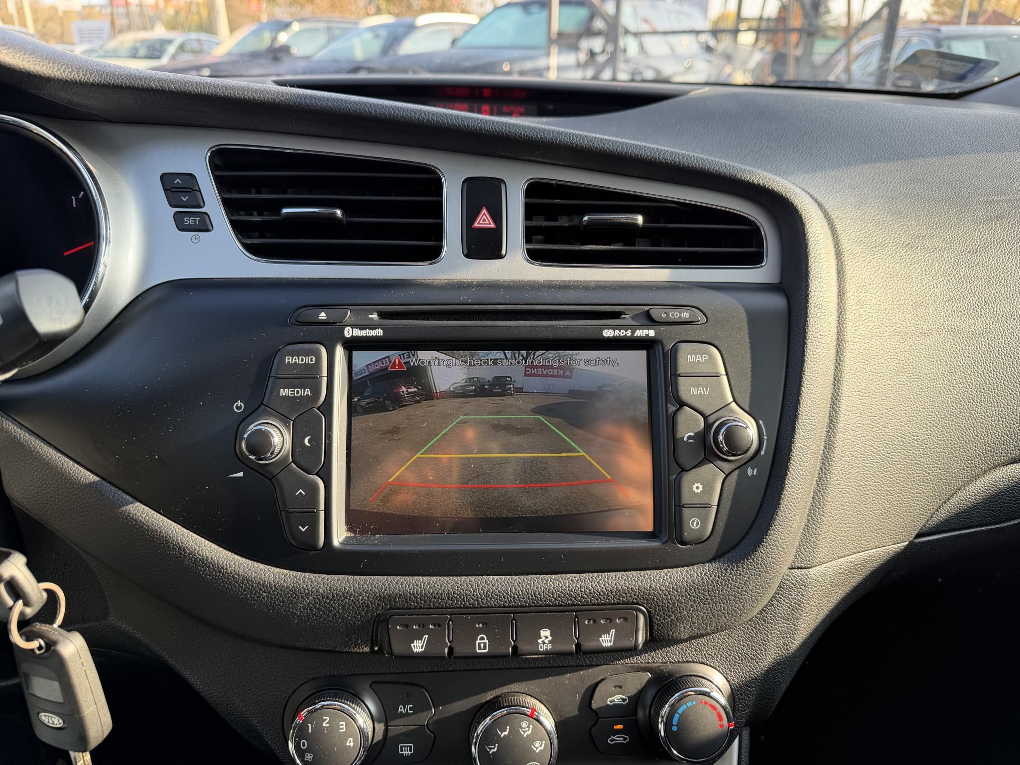 KIA CEE'D 1.4 CVVT EX 72e km. Tempomat Ülésfűtés Kamera Kormányfűtés Navi