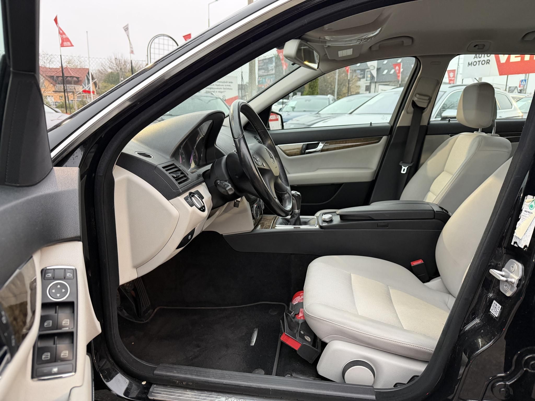 MERCEDES-BENZ C 200 T CDI Avantgarde 146e km. faberakás. világos belső!