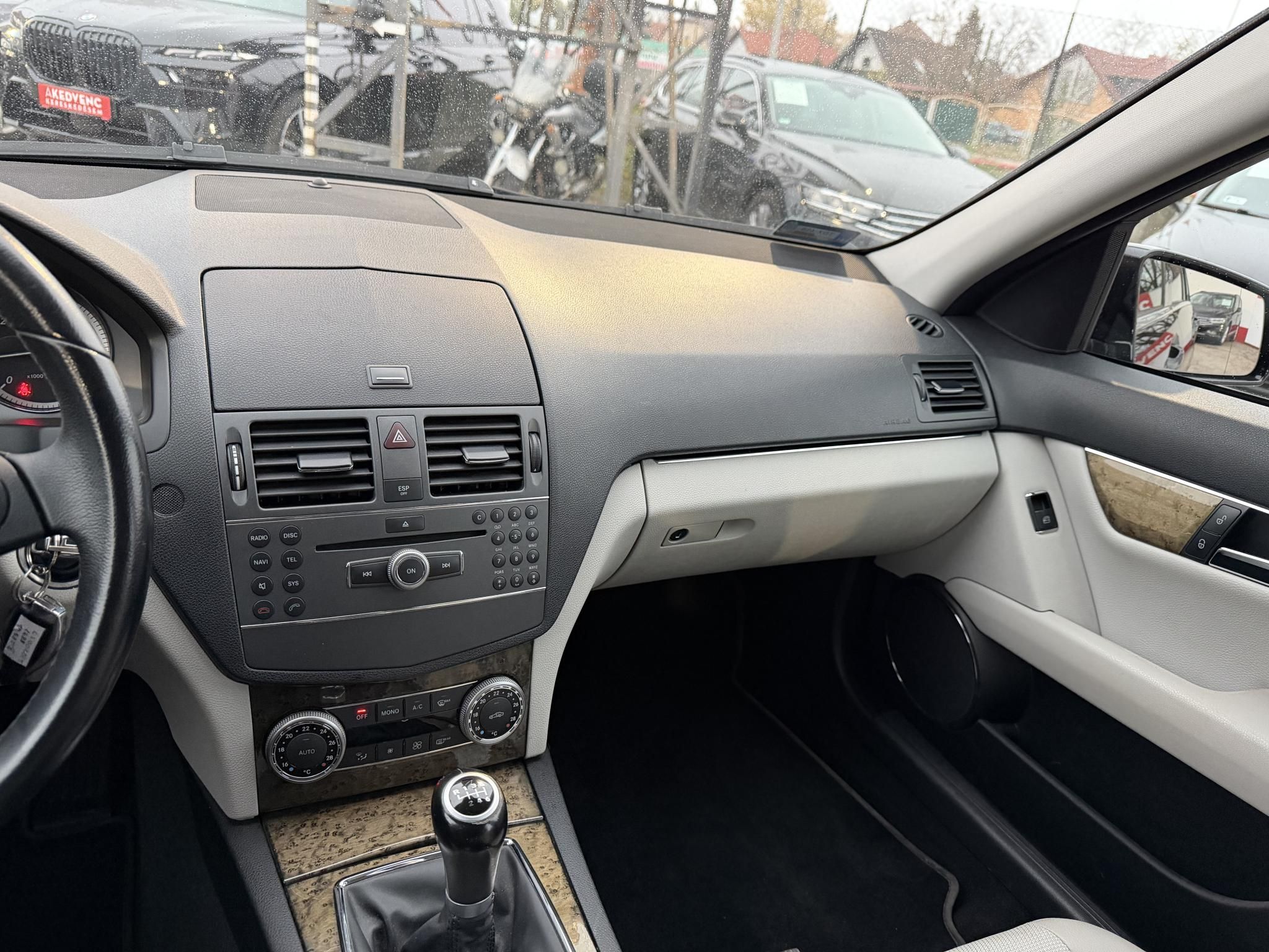 MERCEDES-BENZ C 200 T CDI Avantgarde 146e km. faberakás. világos belső!